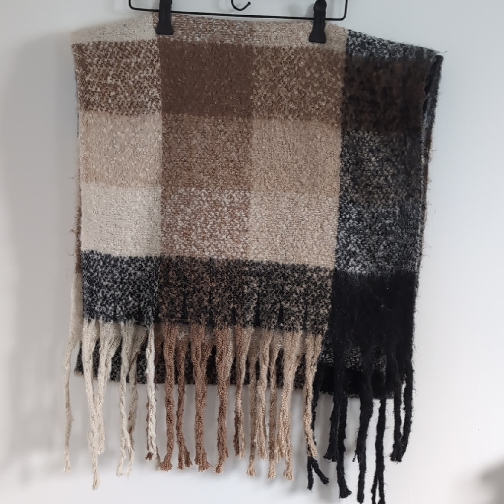 Stylish Plaid Scarf with Fringe - Picture 1 of 3